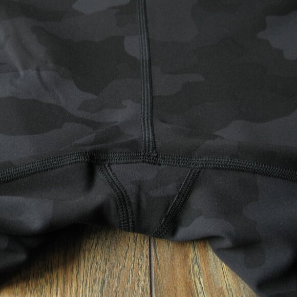 Lululemon Invigorate tight size 6 *EUC - Picture 7 of 13
